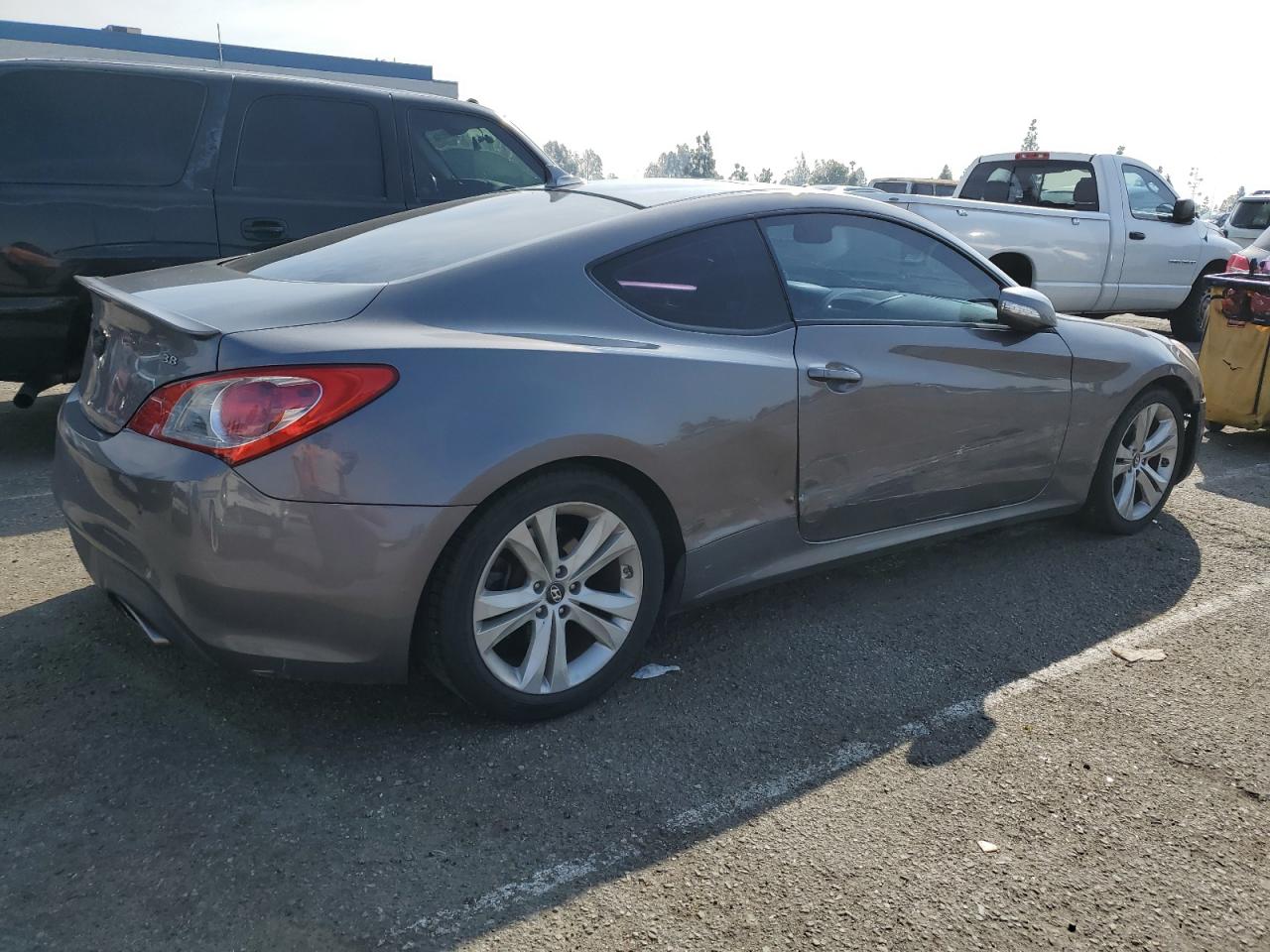 Photo 2 VIN: KMHHU6KH1AU042180 - HYUNDAI GENESIS 