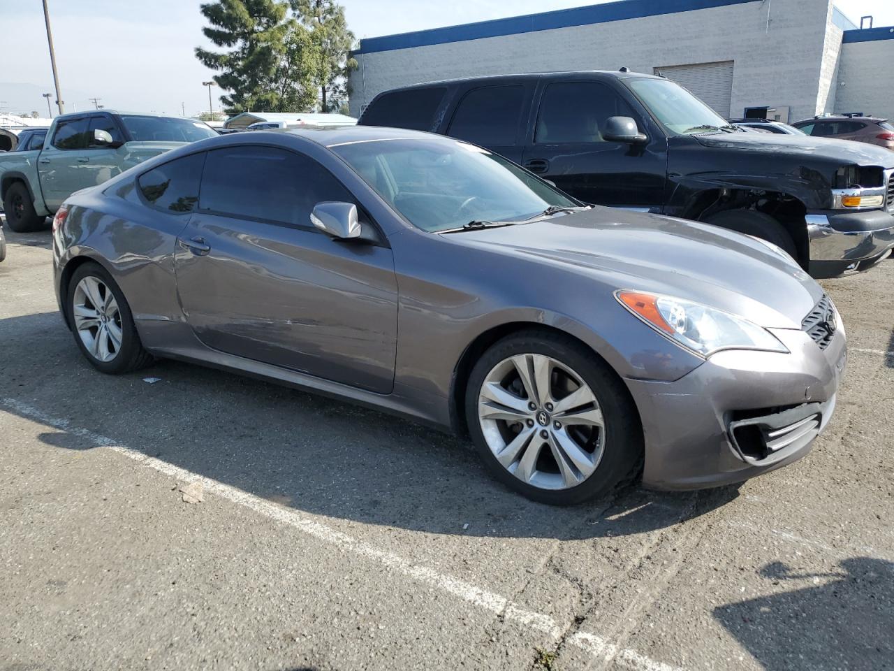 Photo 3 VIN: KMHHU6KH1AU042180 - HYUNDAI GENESIS 