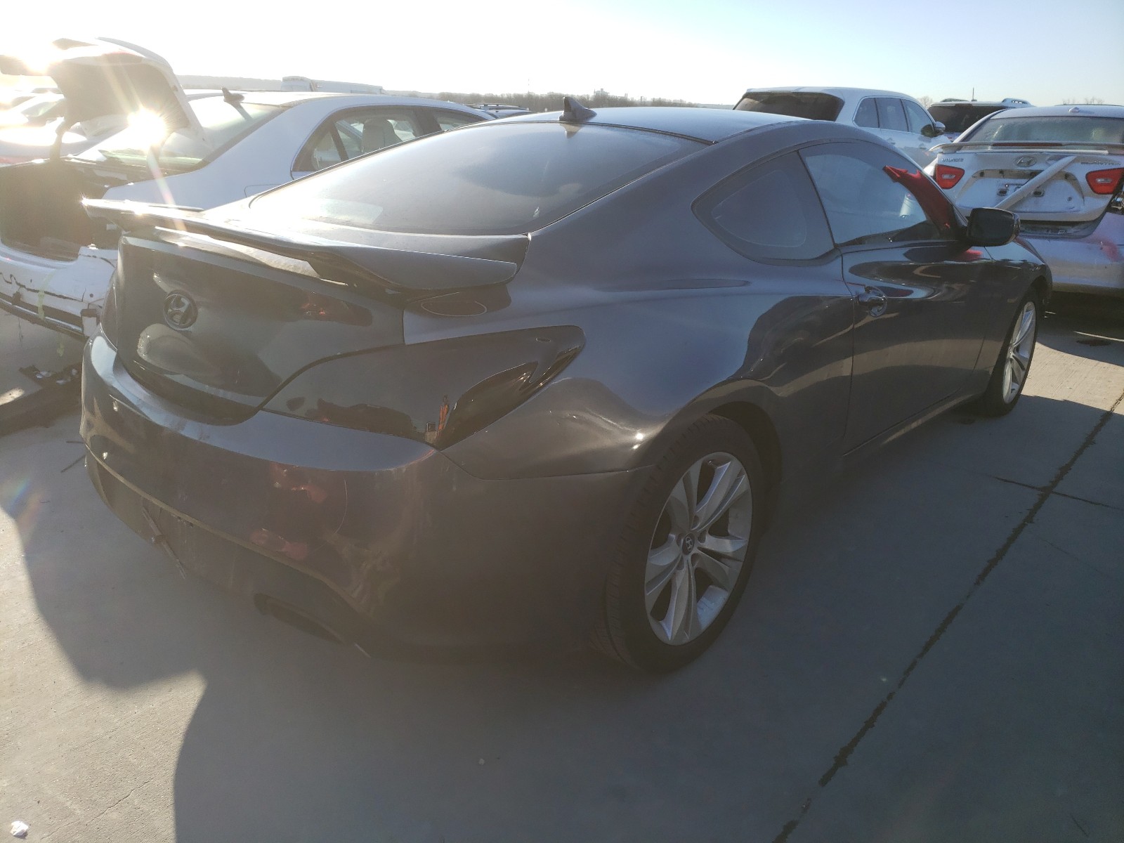 Photo 3 VIN: KMHHU6KH6AU008154 - HYUNDAI GENESIS CO 