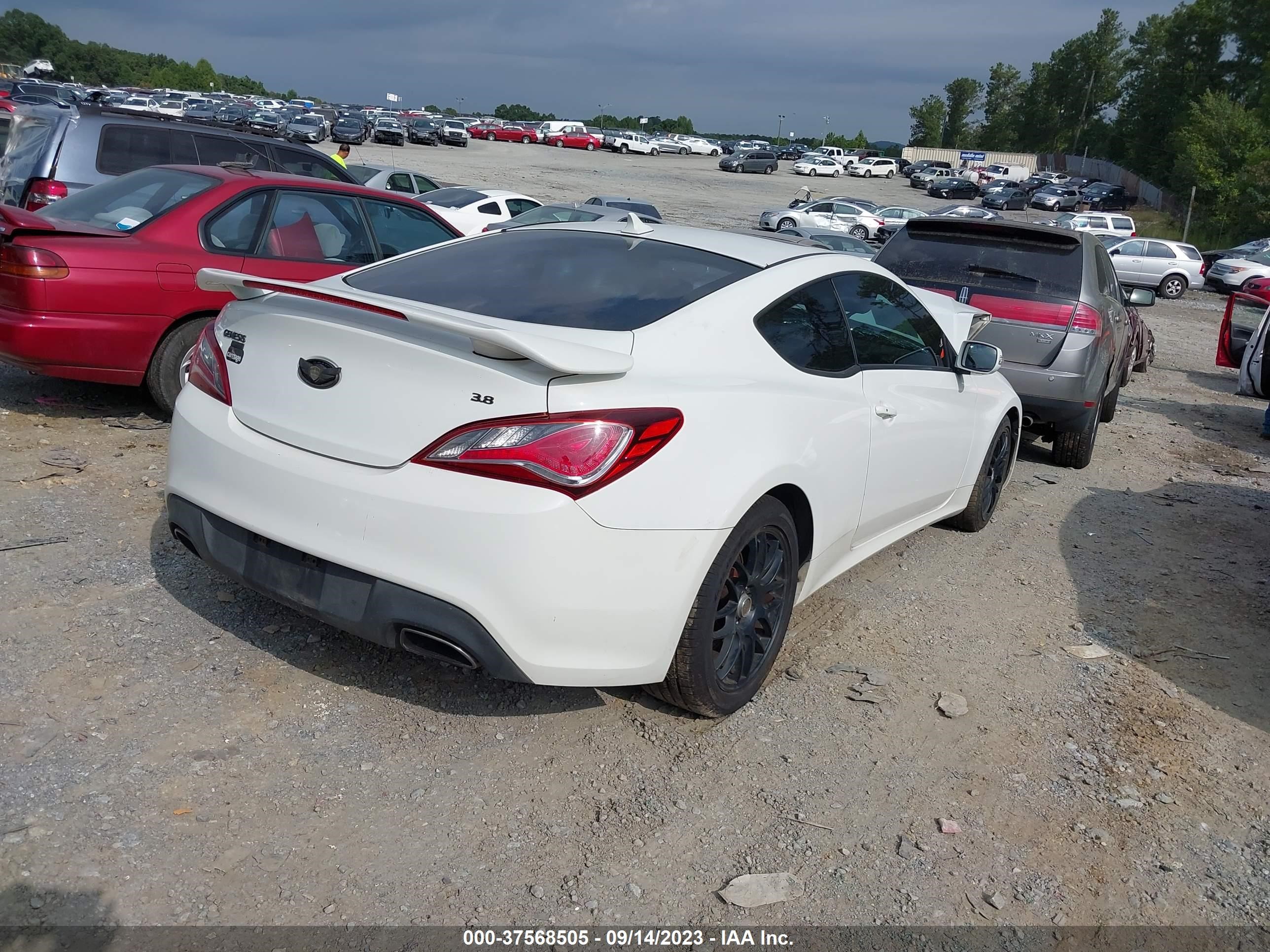 Photo 3 VIN: KMHHU6KH6BU046338 - HYUNDAI GENESIS COUPE 