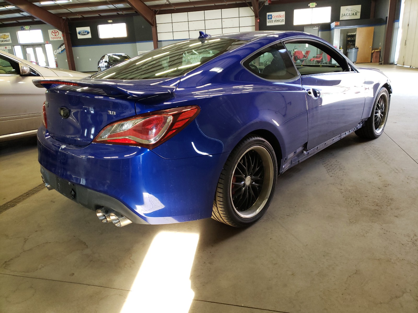 Photo 3 VIN: KMHHU6KJ2DU094666 - HYUNDAI GENESIS CO 