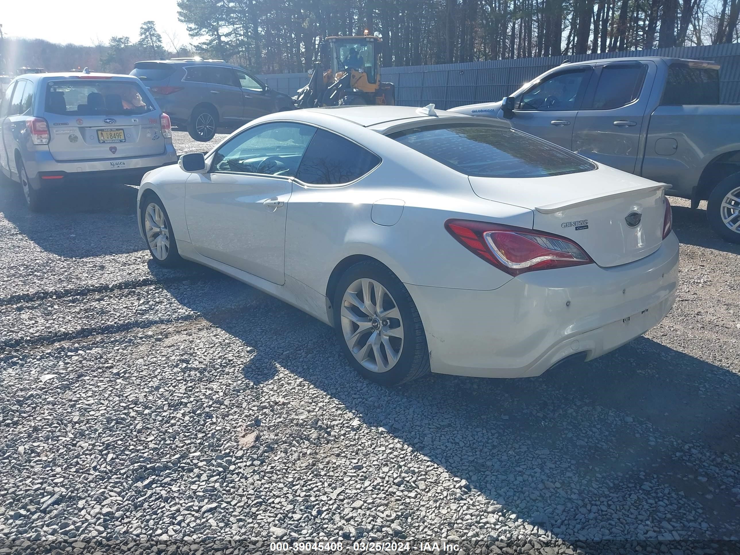 Photo 2 VIN: KMHHU6KJ2DU097714 - HYUNDAI GENESIS 