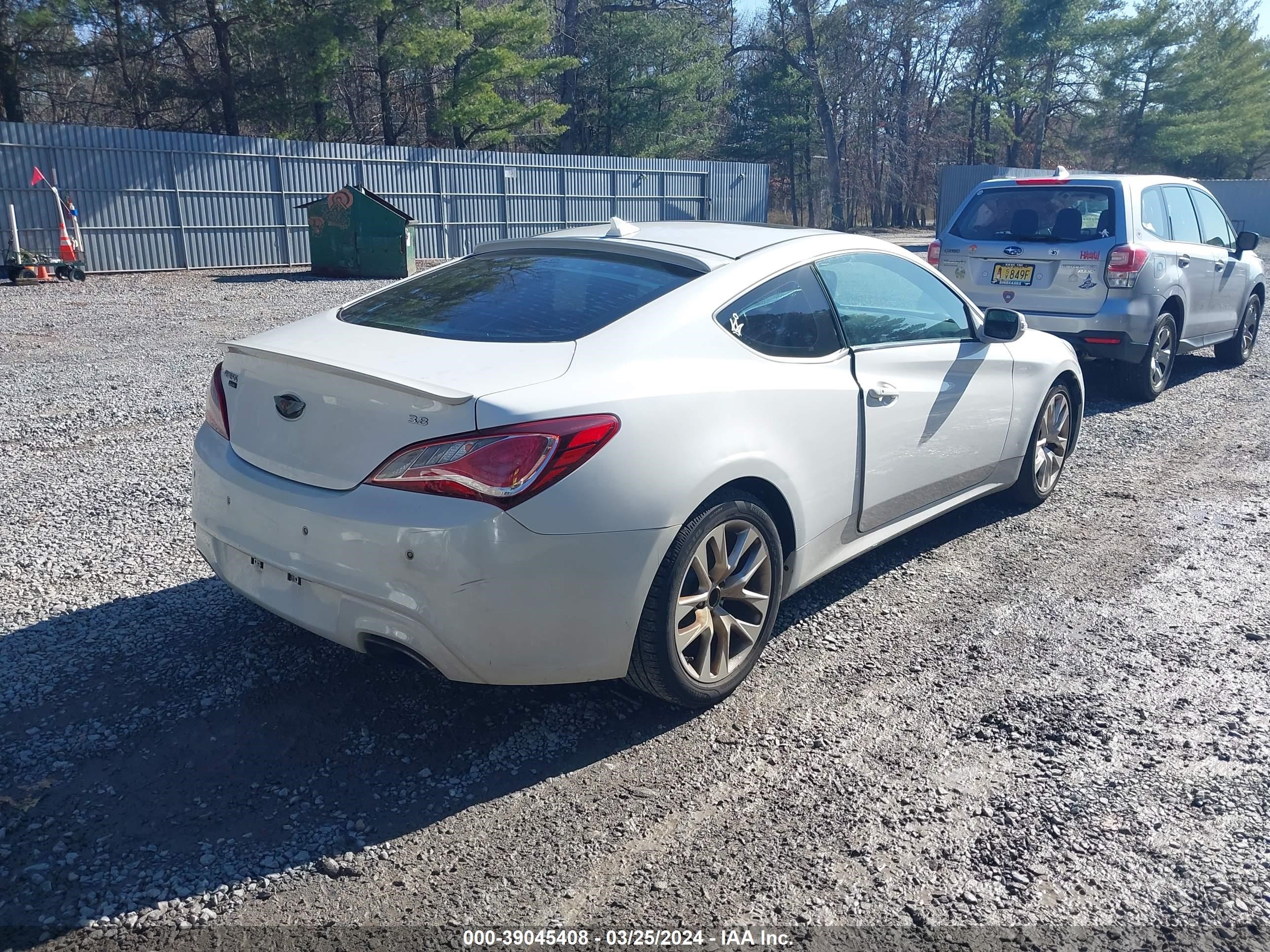 Photo 3 VIN: KMHHU6KJ2DU097714 - HYUNDAI GENESIS 