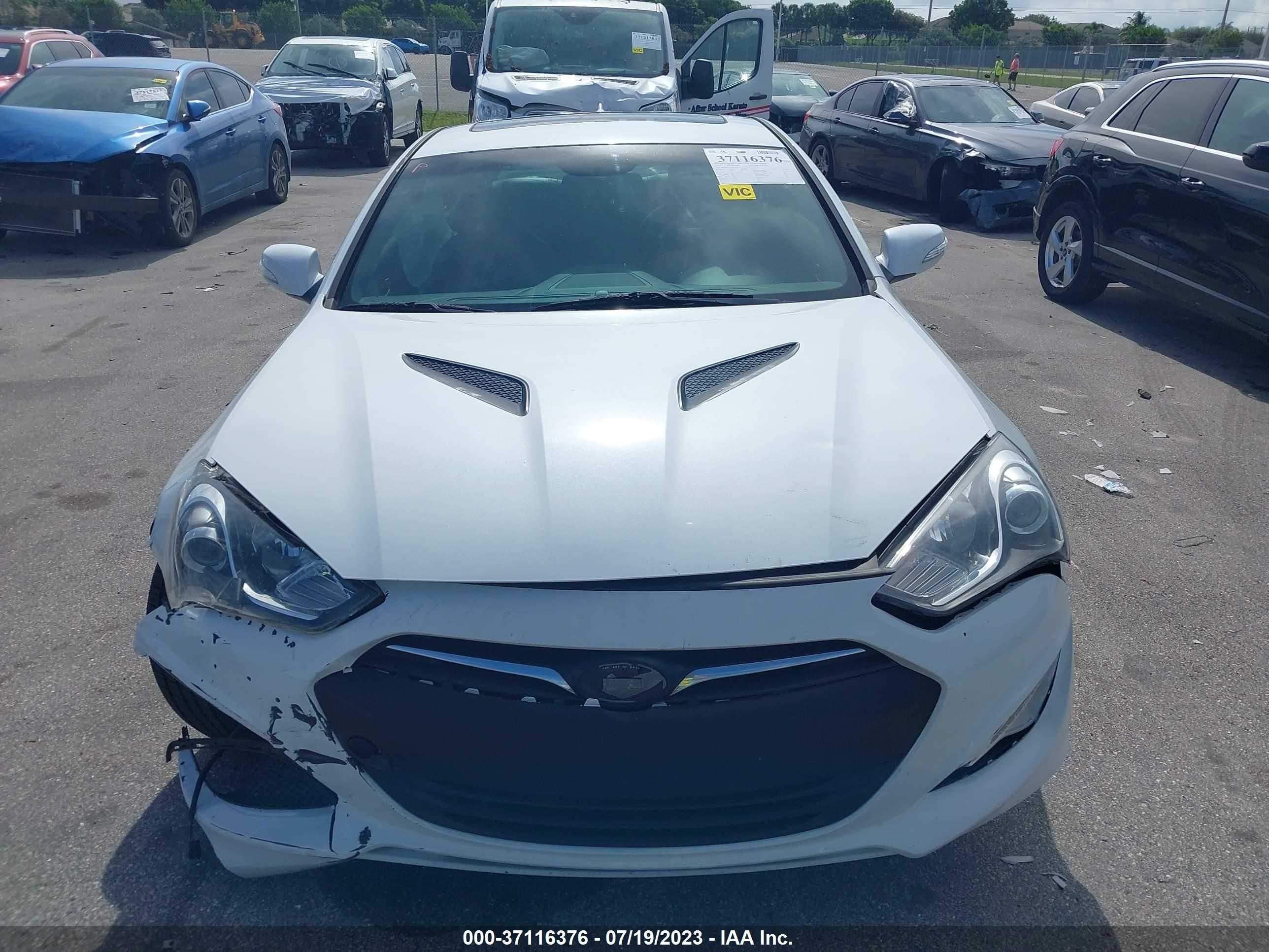 Photo 11 VIN: KMHHU6KJ6GU137197 - HYUNDAI GENESIS COUPE 