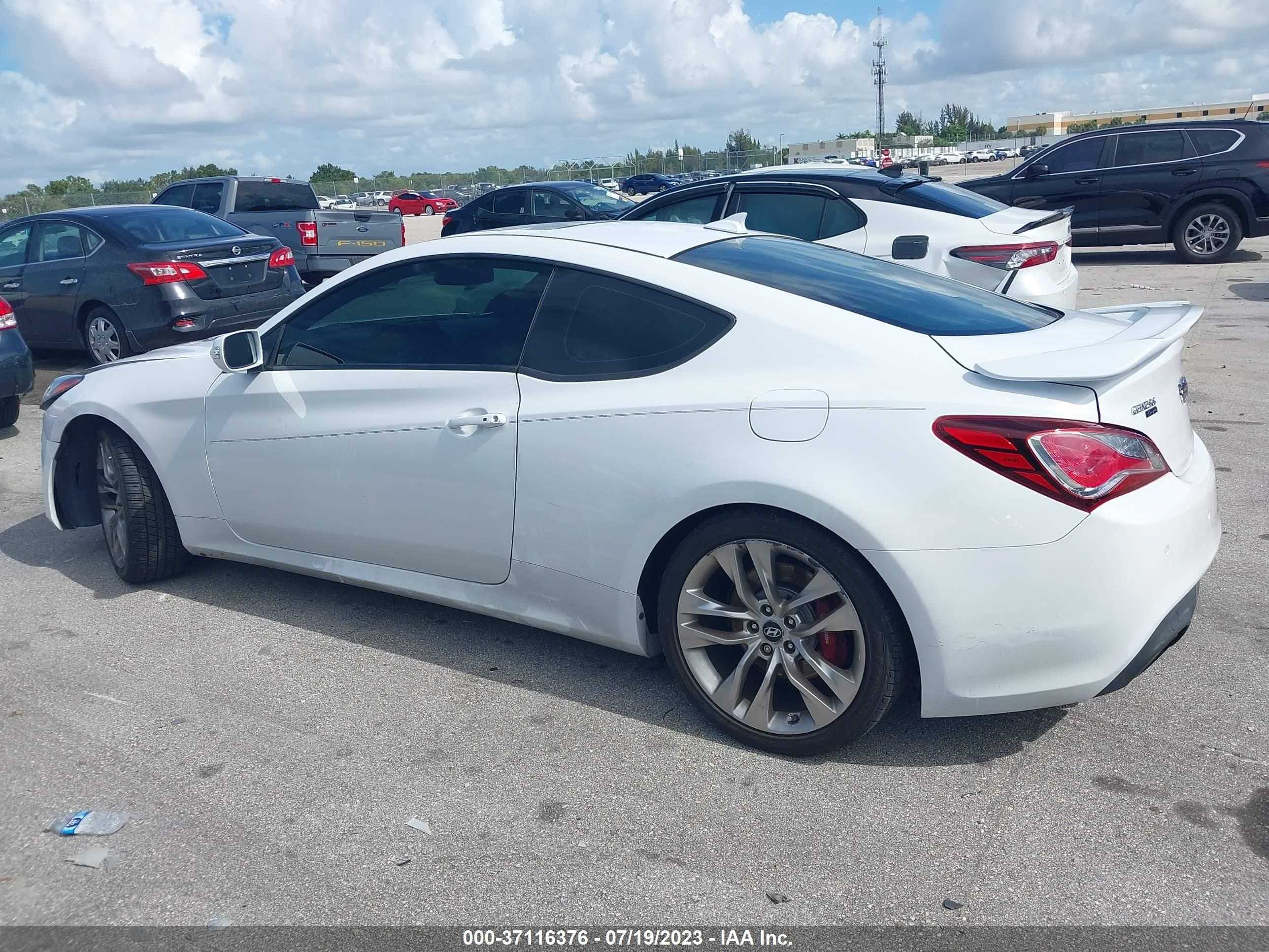 Photo 13 VIN: KMHHU6KJ6GU137197 - HYUNDAI GENESIS COUPE 