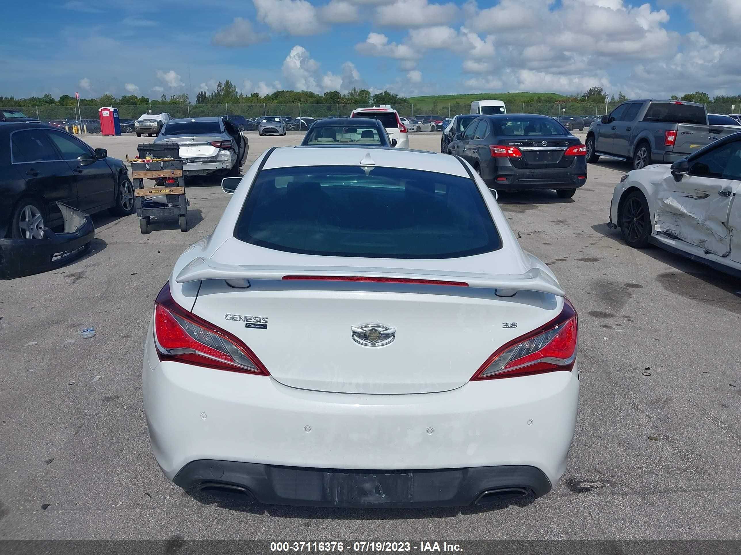 Photo 15 VIN: KMHHU6KJ6GU137197 - HYUNDAI GENESIS COUPE 