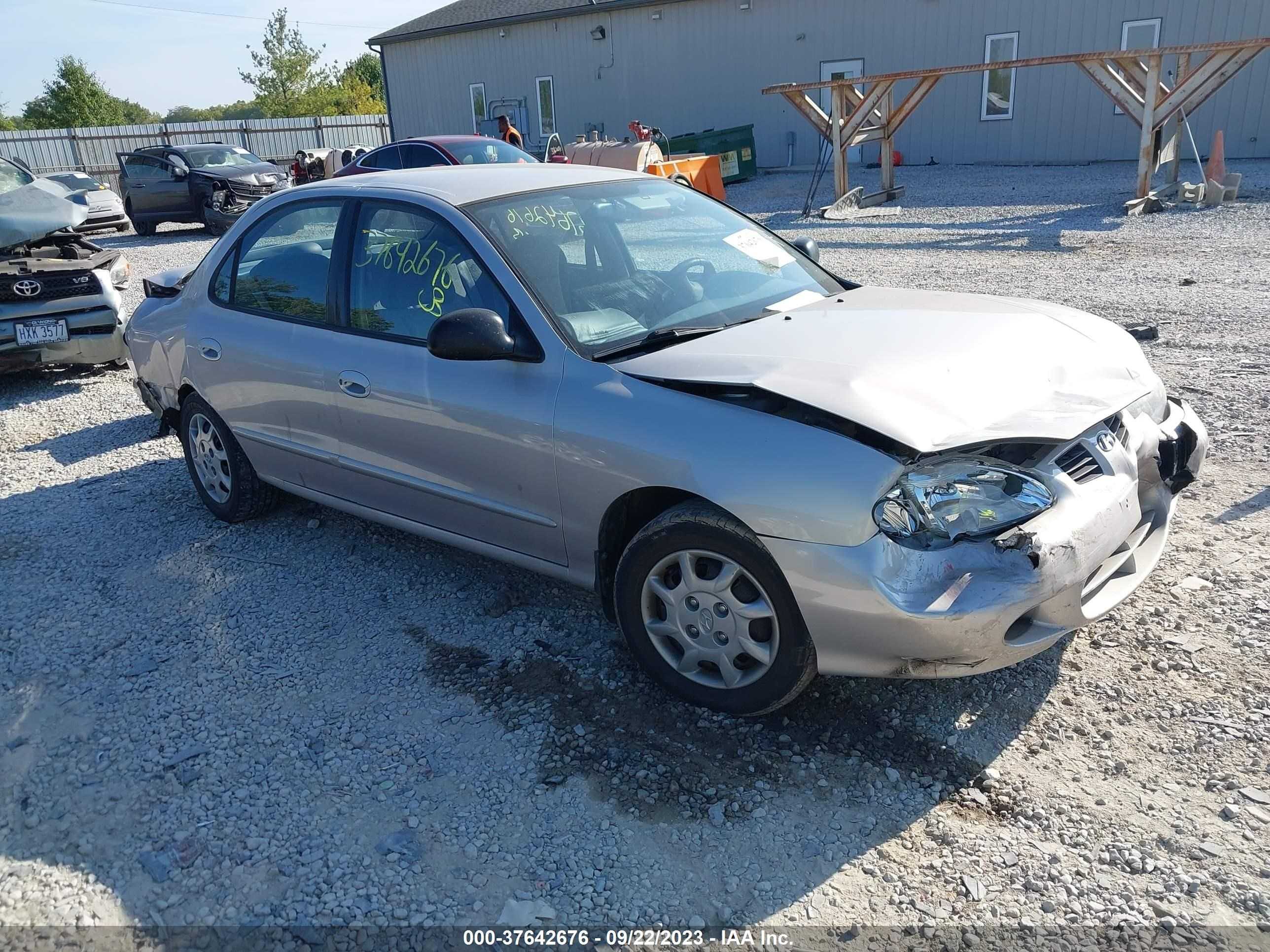 Photo 0 VIN: KMHJF25F7XU856356 - HYUNDAI ELANTRA 