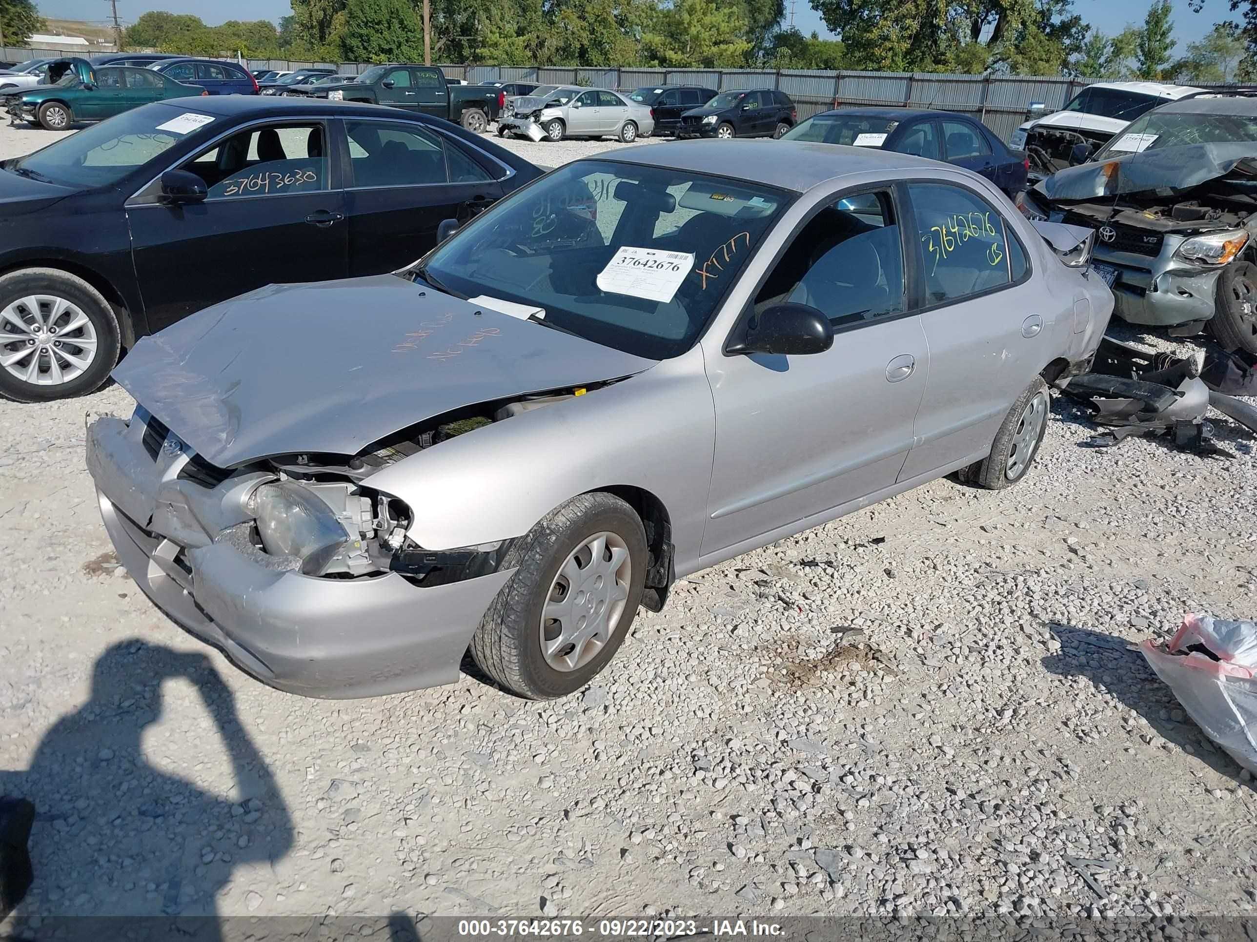 Photo 1 VIN: KMHJF25F7XU856356 - HYUNDAI ELANTRA 