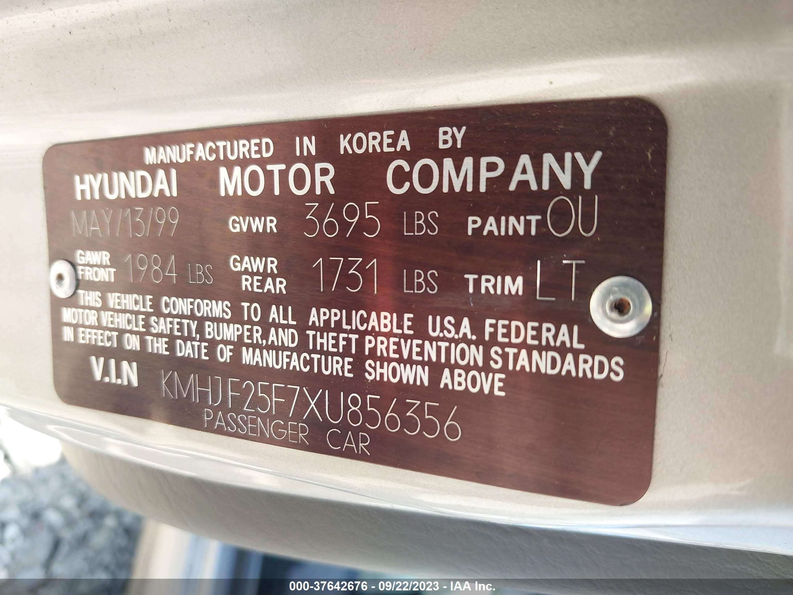 Photo 8 VIN: KMHJF25F7XU856356 - HYUNDAI ELANTRA 