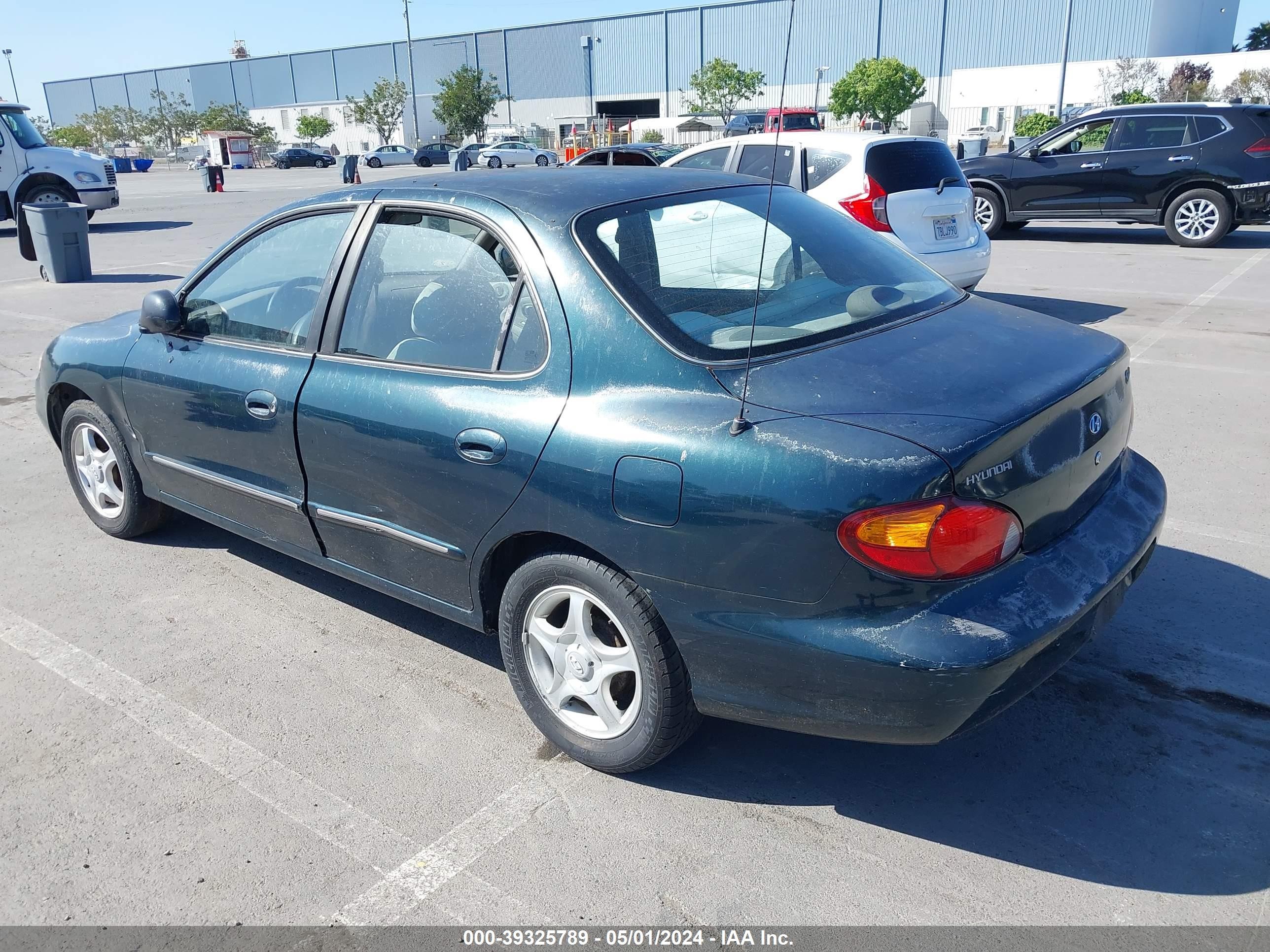 Photo 2 VIN: KMHJF35F0YU920468 - HYUNDAI ELANTRA 