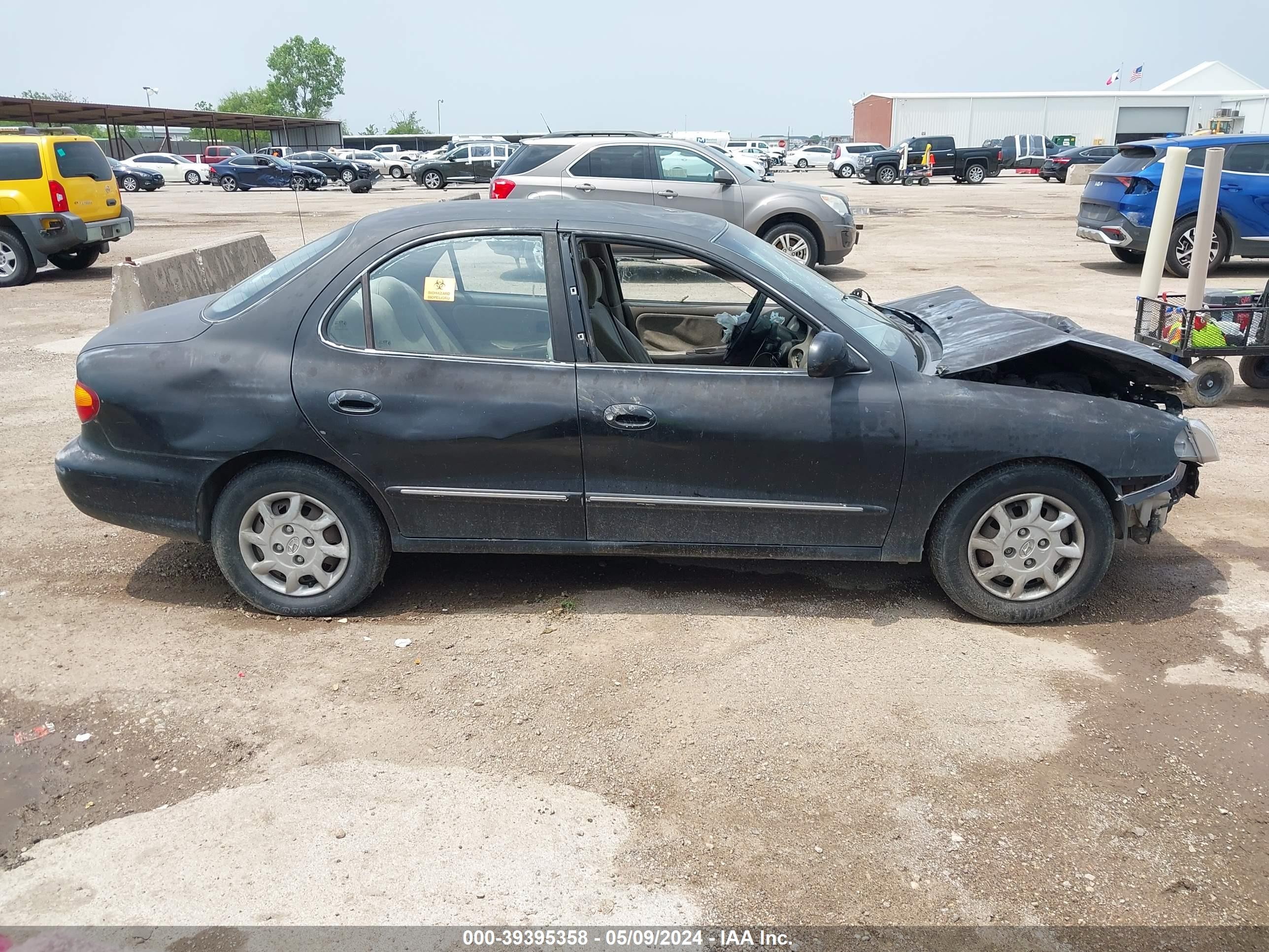 Photo 12 VIN: KMHJF35F1YU910743 - HYUNDAI ELANTRA 