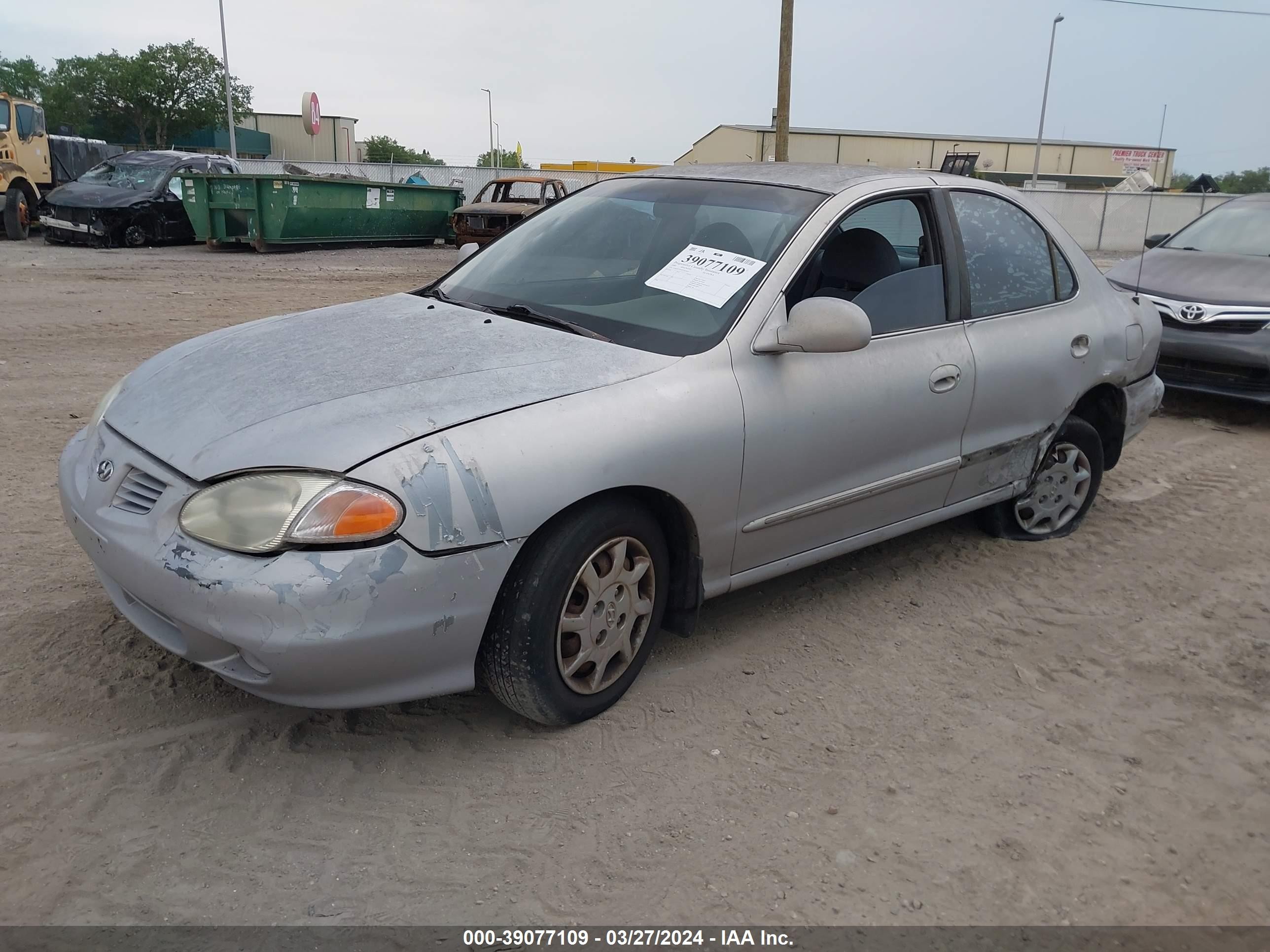 Photo 1 VIN: KMHJF35F4YU035853 - HYUNDAI ELANTRA 