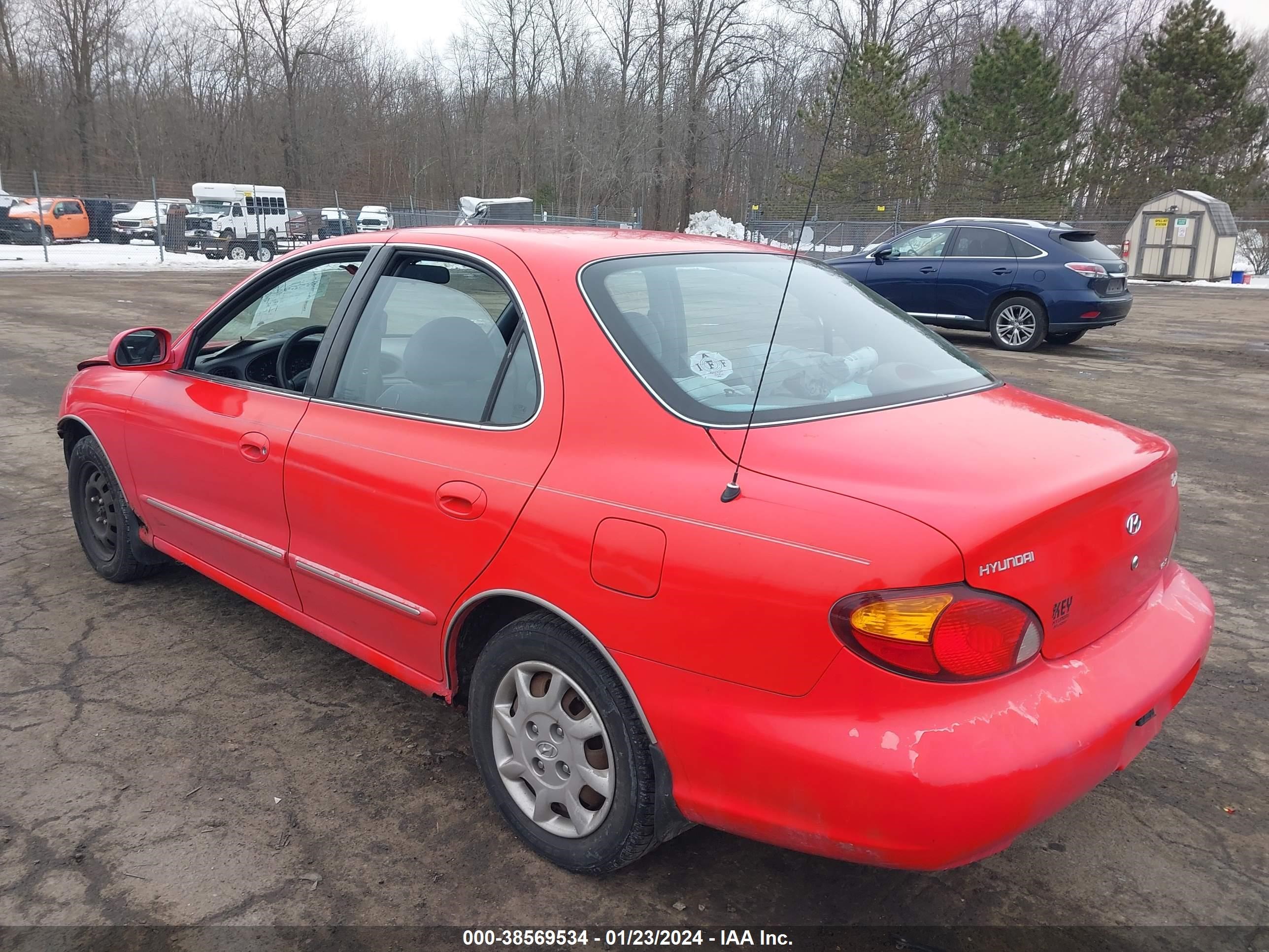 Photo 2 VIN: KMHJF35F8YU051991 - HYUNDAI ELANTRA 