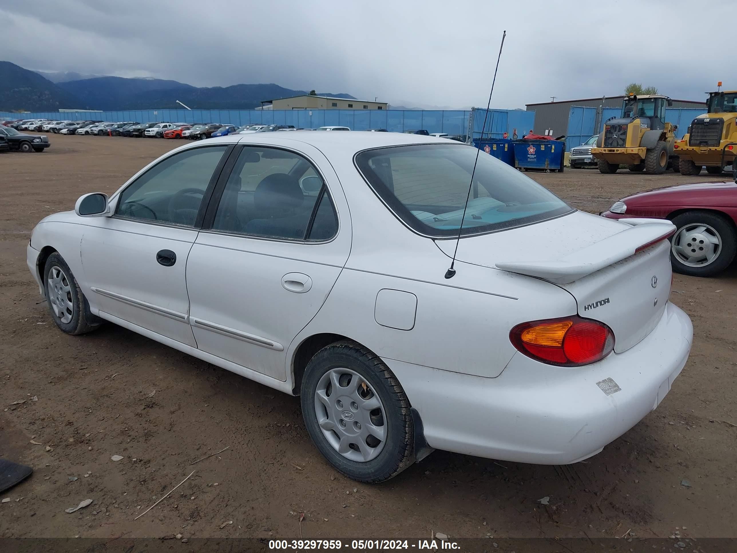 Photo 2 VIN: KMHJF35FXYU040264 - HYUNDAI ELANTRA 