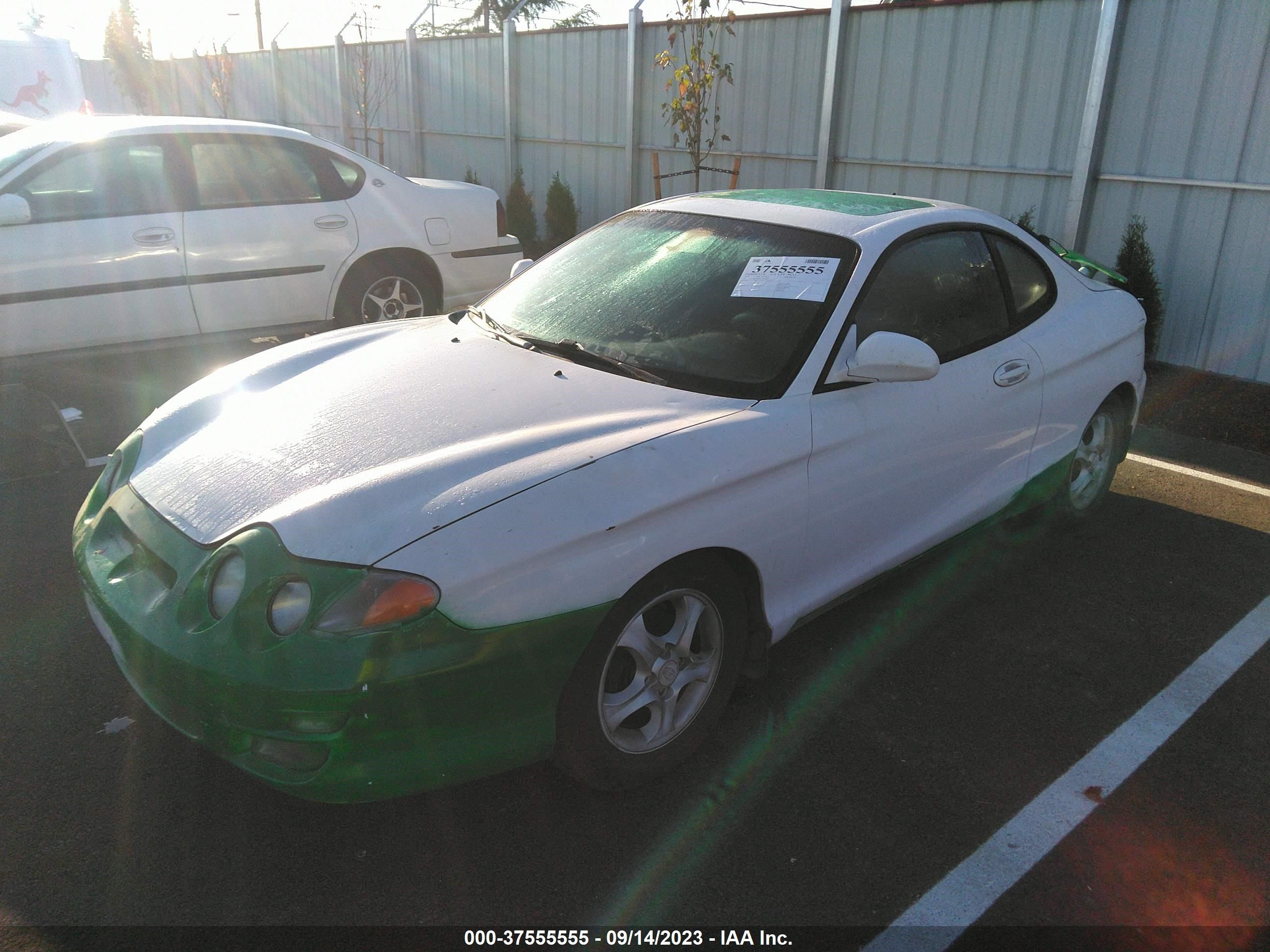 Photo 2 VIN: KMHJG35F8YU175840 - HYUNDAI TIBURON 