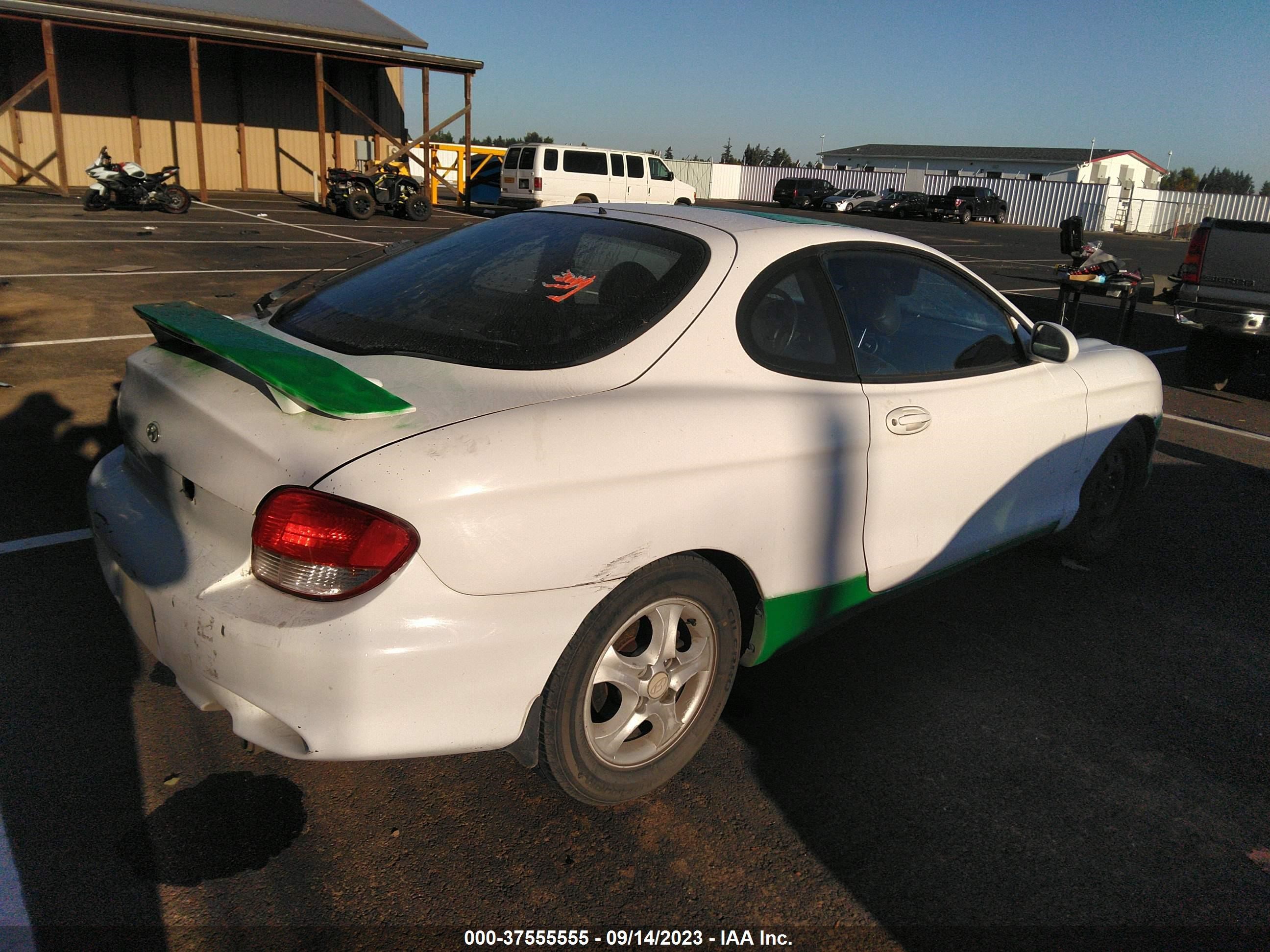 Photo 4 VIN: KMHJG35F8YU175840 - HYUNDAI TIBURON 