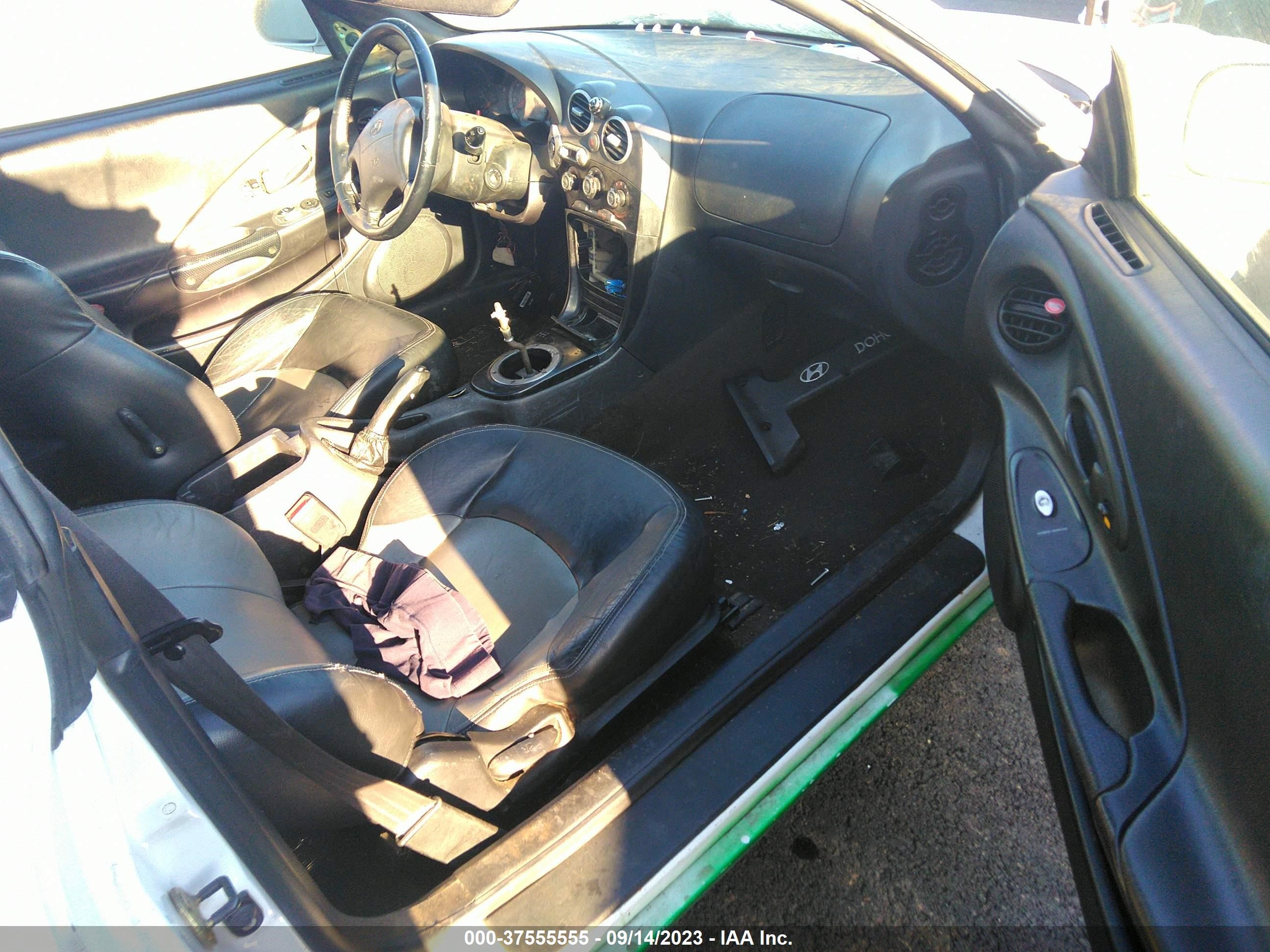 Photo 5 VIN: KMHJG35F8YU175840 - HYUNDAI TIBURON 