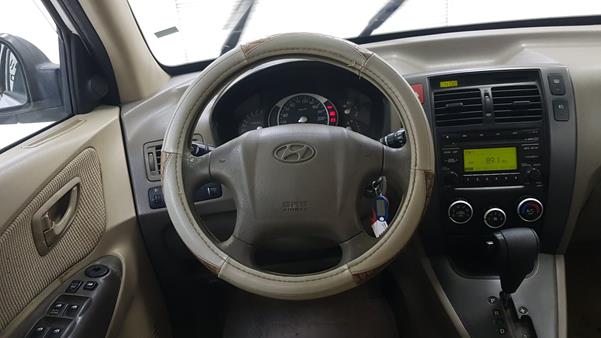 Photo 13 VIN: KMHJM81B58U882744 - HYUNDAI TUCSON 