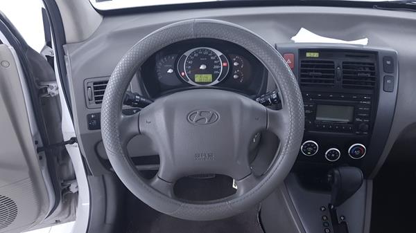 Photo 13 VIN: KMHJM81D09U928157 - HYUNDAI TUCSON 