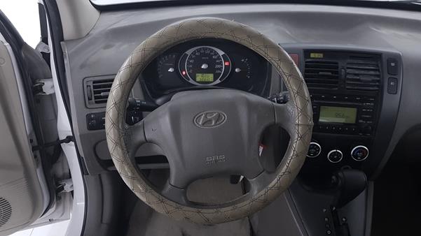 Photo 12 VIN: KMHJM81D09U980534 - HYUNDAI TUCSON 