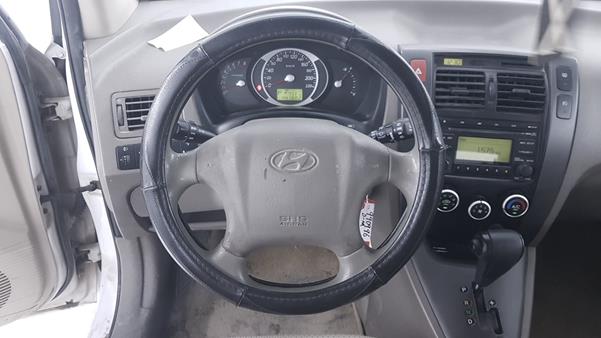 Photo 12 VIN: KMHJM81D09U990996 - HYUNDAI TUCSON 