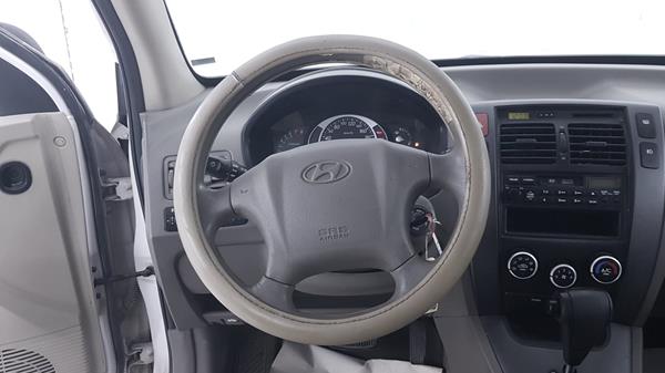 Photo 13 VIN: KMHJM81D18U776565 - HYUNDAI TUCSON 