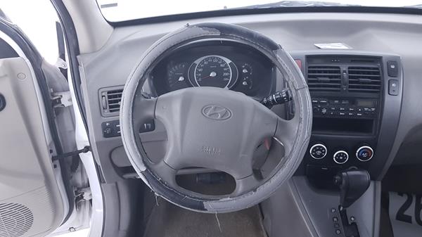 Photo 13 VIN: KMHJM81D28U826986 - HYUNDAI TUCSON 