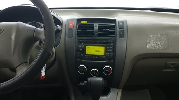 Photo 16 VIN: KMHJM81D28U881907 - HYUNDAI TUCSON 