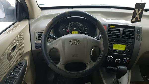 Photo 2 VIN: KMHJM81D28U881907 - HYUNDAI TUCSON 