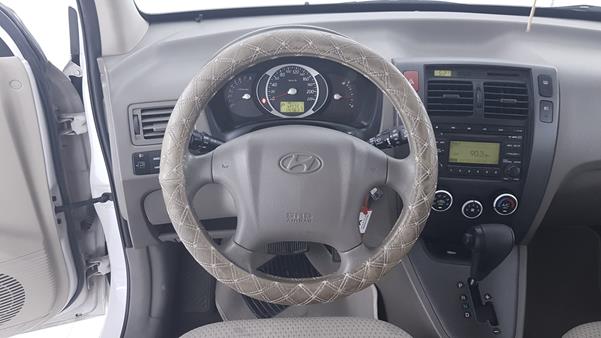 Photo 12 VIN: KMHJM81D39U981581 - HYUNDAI TUCSON 