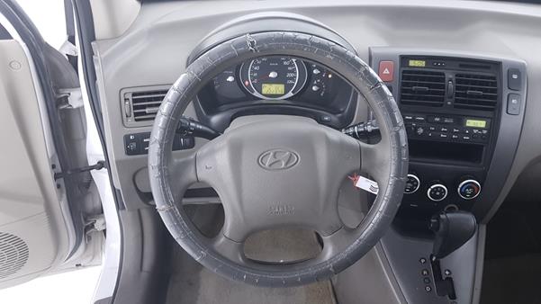 Photo 12 VIN: KMHJM81D58U827047 - HYUNDAI TUCSON 