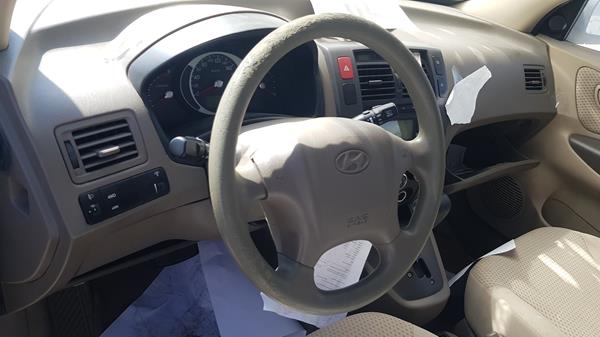 Photo 13 VIN: KMHJM81D79U981650 - HYUNDAI TUCSON 