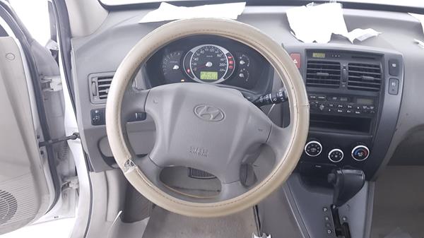 Photo 13 VIN: KMHJM81D88U746561 - HYUNDAI TUCSON 