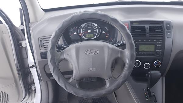 Photo 12 VIN: KMHJM81D99U981553 - HYUNDAI TUCSON 