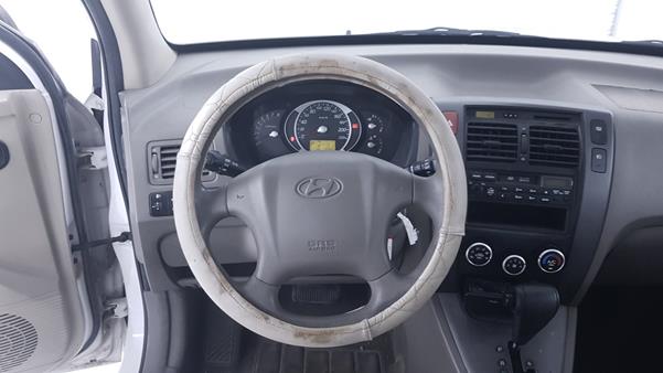 Photo 13 VIN: KMHJM81DX8U828050 - HYUNDAI TUCSON 