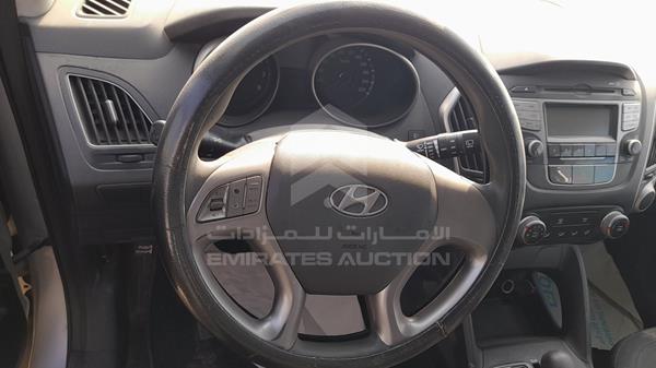 Photo 11 VIN: KMHJT81B2BU104605 - HYUNDAI TUCSON 