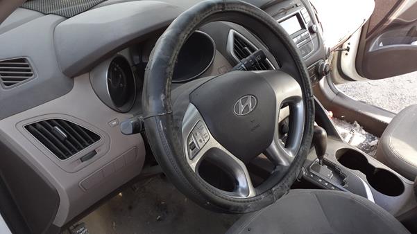 Photo 11 VIN: KMHJT81B5BU148971 - HYUNDAI TUCSON 