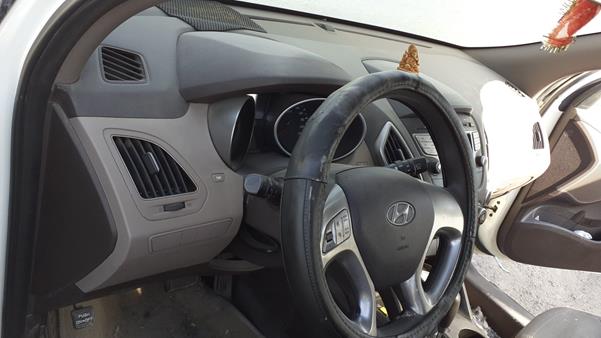 Photo 9 VIN: KMHJT81B5BU148971 - HYUNDAI TUCSON 