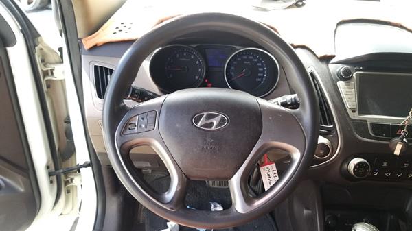 Photo 14 VIN: KMHJT81C2BU213090 - HYUNDAI TUCSON 