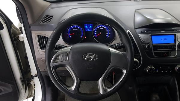 Photo 12 VIN: KMHJT81C8BU198384 - HYUNDAI TUCSON 