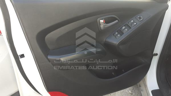 Photo 8 VIN: KMHJT81EXFU060269 - HYUNDAI TUCSON 