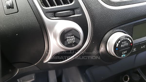 Photo 4 VIN: KMHJU81C6DU545811 - HYUNDAI TUCSON 