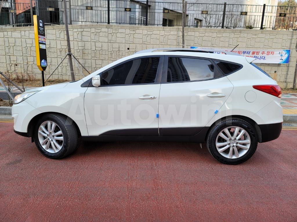 Photo 2 VIN: KMHJU81VBBU186756 - HYUNDAI TUCSON IX 