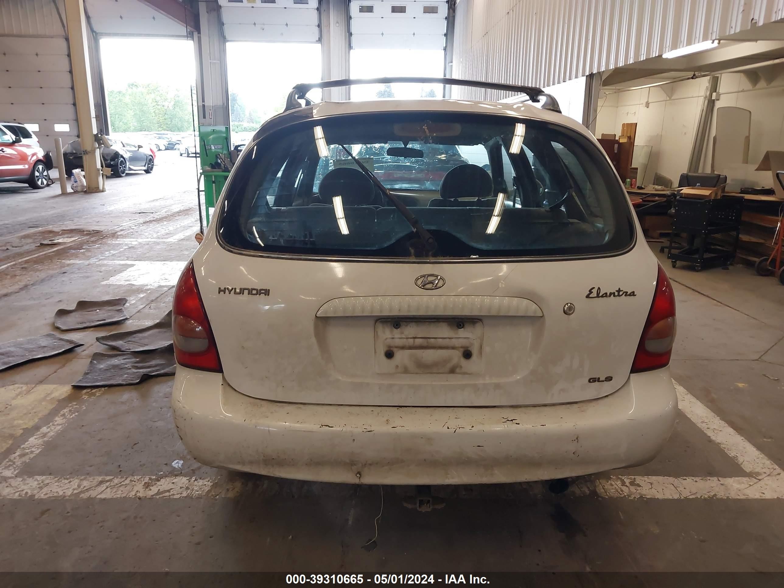 Photo 15 VIN: KMHJW35F1YU169770 - HYUNDAI ELANTRA 