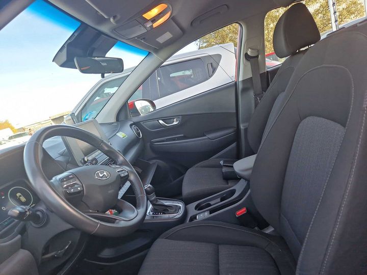 Photo 6 VIN: KMHK281EGMU060575 - HYUNDAI KONA 