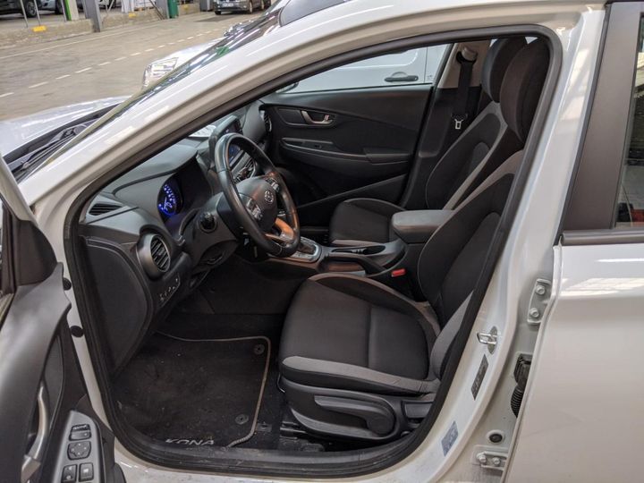 Photo 10 VIN: KMHK3817GKU273482 - HYUNDAI KONA 