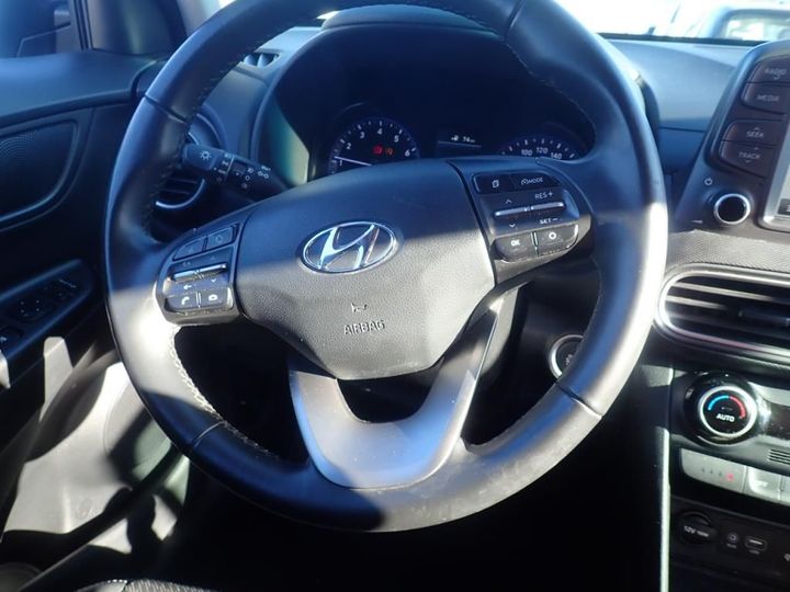 Photo 8 VIN: KMHK5811AJU087011 - HYUNDAI KONA 