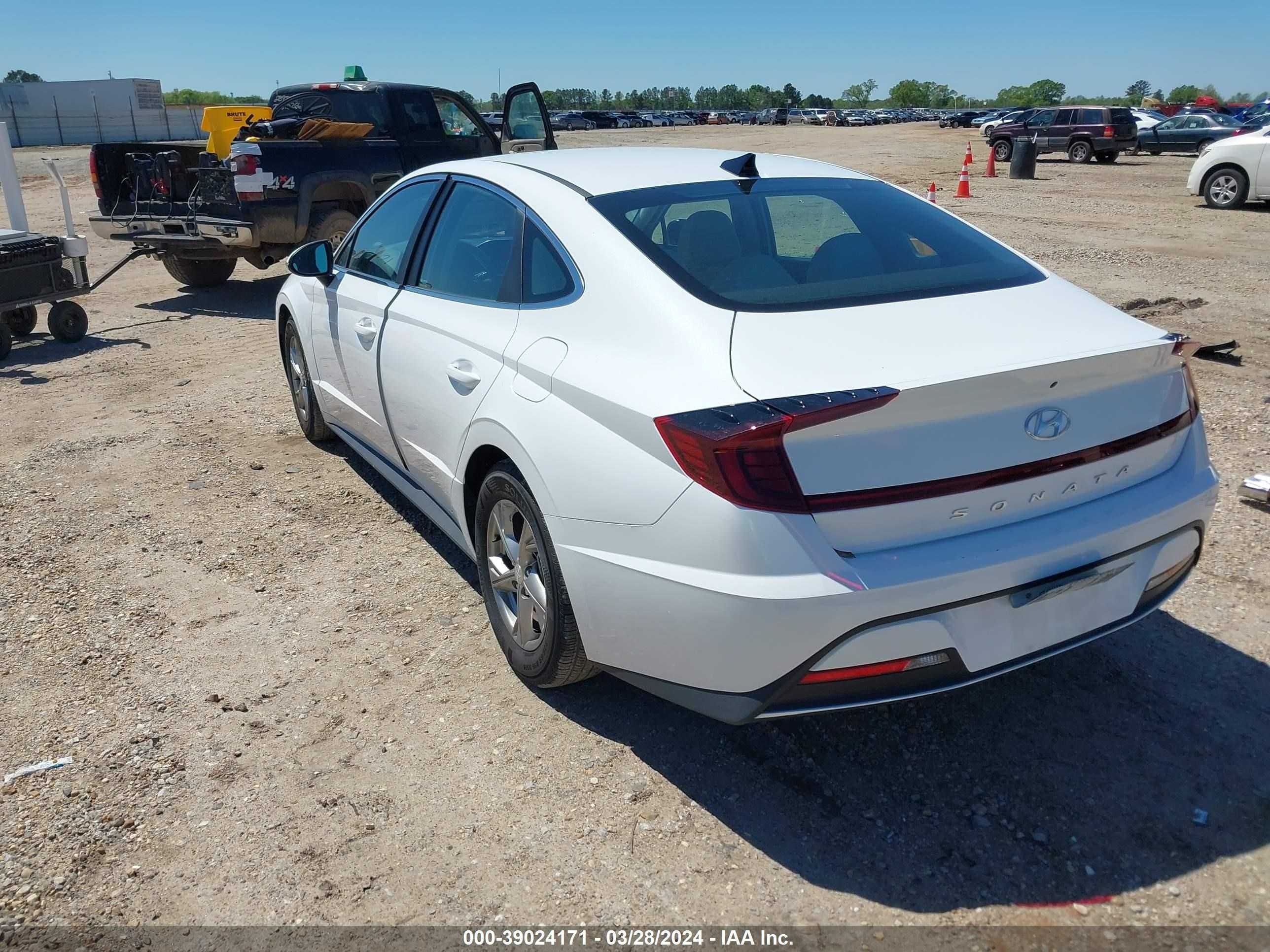 Photo 2 VIN: KMHL24JA3PA276694 - HYUNDAI SONATA 