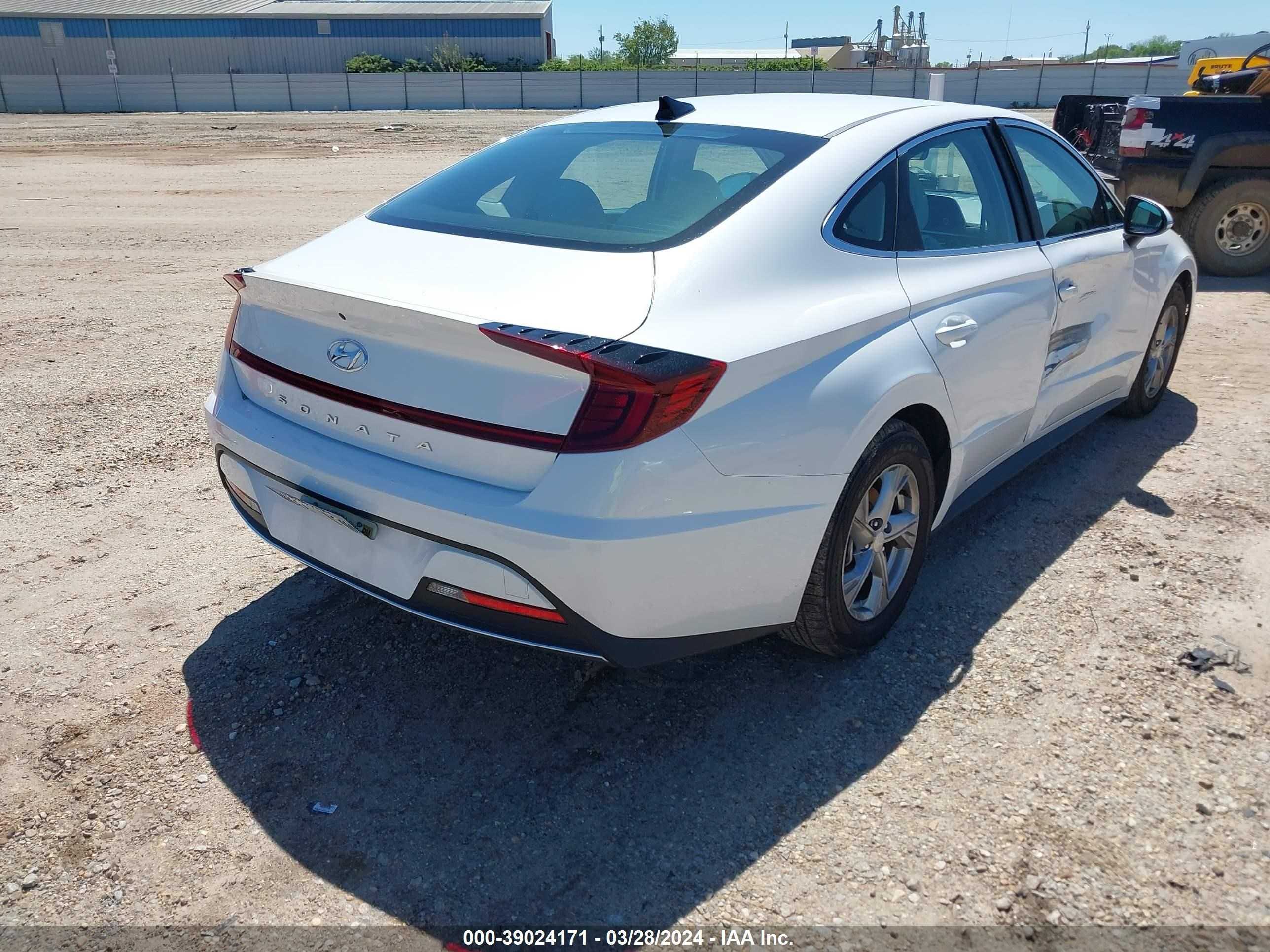 Photo 3 VIN: KMHL24JA3PA276694 - HYUNDAI SONATA 