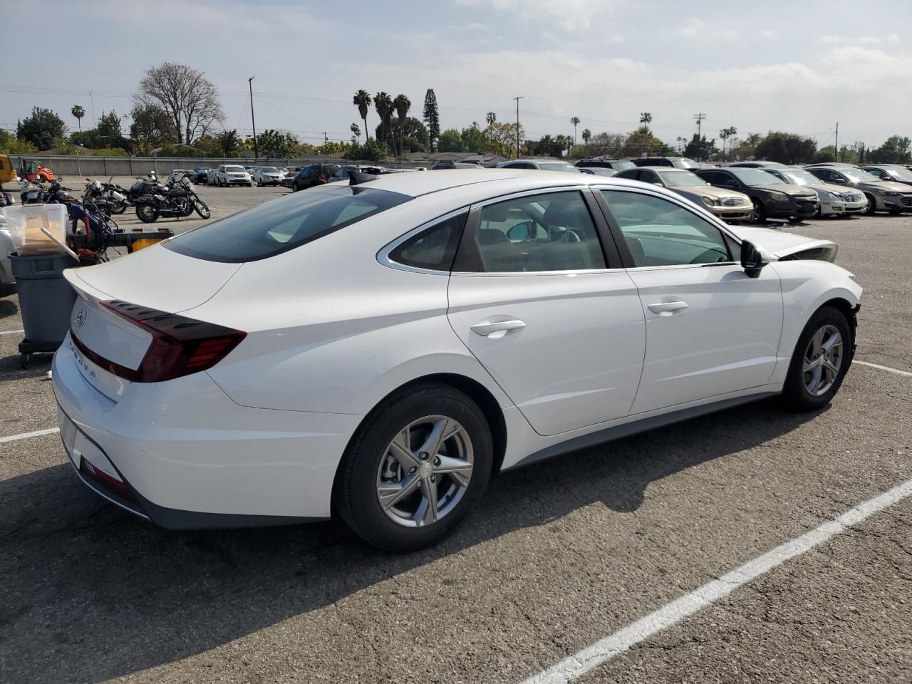 Photo 2 VIN: KMHL24JA8PA303470 - HYUNDAI SONATA 